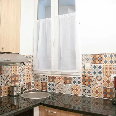 Newly Renovated Studio Near Austerlitz Station Apartment *